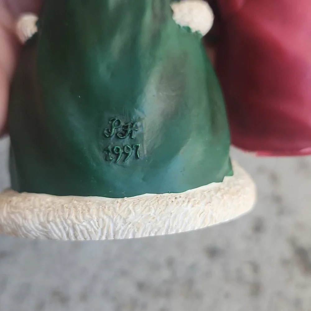 Princess House Festive Caroler Figurines - Red and Green‎